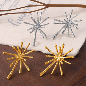 ต่างหูแบบติดหู รูปดาว ชุบทอง 18K สแตนเลสสตีล ดีไซน์ไม่สมมาตร เครื่องประดับแฟชั่น - Product Image 3