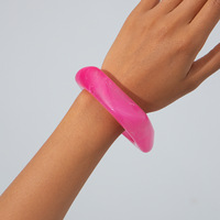 Nouveauté : Bracelets/Bracelets rigides en acrylique pour femmes, géants, colorés, tendance, au design audacieux, massifs, irréguliers et larges