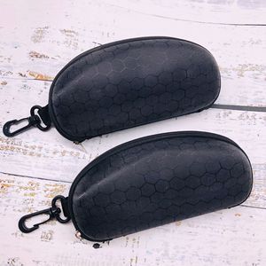 กล่องใส่แว่นตาแบล็คดราก้อน EVA แบบพกพา ทนแรงกด ใช้สำหรับนักเรียน - Product Image 3