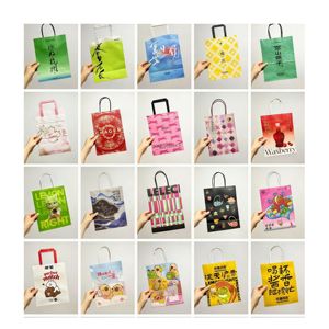 Sac en papier biodégradable personnalisable de style national-chic rouge pour cadeau de mariage avec motif floral et double ruban en soie - Product Image 5