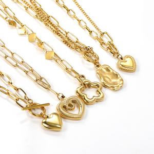 Collier Pendentif Cœur Creux en Acier Inoxydable Plaqué Or 18 carats PVD, Breloque Trombone, Bijoux de Mode Personnalisés en Gros pour Femmes - Product Image 6