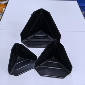 Protections d'angle en plastique noires résistantes aux chocs pour l'emballage de meubles, la logistique et la livraison express - Product Image 2