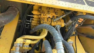 รถขุดมือสอง Komatsu Pc460LC 46 ตัน เครื่องยนต์ 257 กิโลวัตต์ ระบบ PLC เกียร์ไฮดรอลิก ปั๊มไฮดรอลิก ประสิทธิภาพดีที่สุด ขาย - Product Image 6