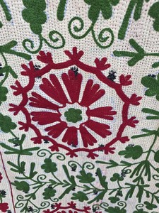 Jeté vintage en coton Suzani Kantha brodé à la main, couvre-lit coloré, tapisserie murale bohème - Product Image 1