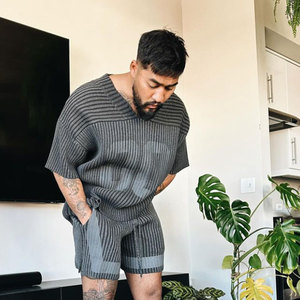 เสื้อยืดคอกลมผ้าคอตตอนเนื้อนุ่ม100% ผ้าคอตตอนคอมบ์ระบายอากาศได้ดีทรงหลวมโอเวอร์ไซส์เนื้อผ้าเทอร์รี่ - Product Image 4