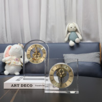 Horloge de luxe en cristal géométrique avec mouvement mécanique apparent pour la décoration de la maison et du bureau