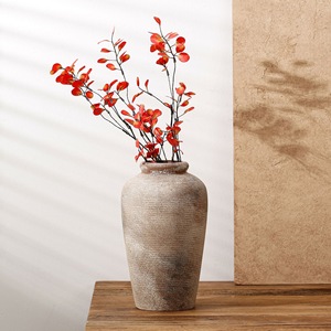 Vase décoratif haut en <span class=keywords><strong>terre</strong></span> <span class=keywords><strong>cuite</strong></span> beige vieilli à nervures, idéal pour la décoration de table dans un style farmhouse ou un salon, parfait pour les fleurs séchées - Product Image 1