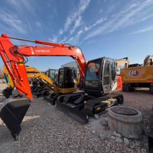 Escavatore Cingolato Usato Originale Giapponese <span class=keywords><strong>Hitachi</strong></span> 70, Prodotto in Giappone, Modello ZX70 - Product Image 1