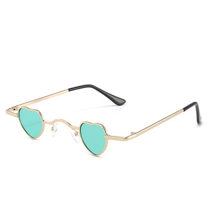 <span class=keywords><strong>Occhiali</strong></span> da Sole Piccoli da Donna Trendy Hip-Hop, <span class=keywords><strong>Occhiali</strong></span> Retrò <span class=keywords><strong>a</strong></span> Forma di Cuore Divertenti con Montatura Piccola alla Moda - Product Image 5
