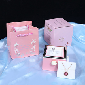 Jabonera giratoria de rosas Caja de regalo de confesión de propuesta de tapa de moda para traje de joyería - Product Image 3