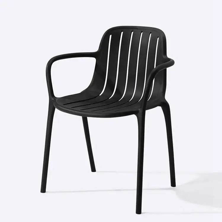Material plástico exterior PP de estilo moderno para o pátio do jardim cadeiras ocasionais de grife