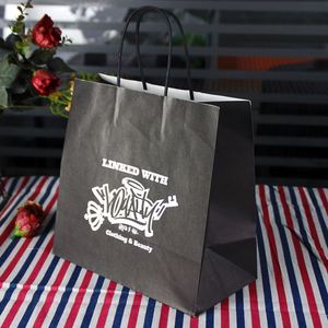 Sacs en papier kraft personnalisés avec votre propre logo, réutilisables, à prix avantageux, pour les achats et les cadeaux, avec poignées - Product Image 3