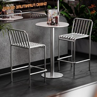 Ensemble table et chaises de bar en métal de style industriel à pieds hauts pour l'extérieur, idéal pour café, hôtel, jardin, bar