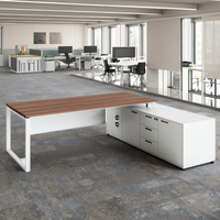Bureau de direction moderne de haute qualité avec prise de courant multifonctionnelle, armoire de rangement, cadre en acier, poste de travail pour les entreprises