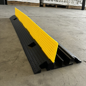 Protecteur de câble en caoutchouc recyclé robuste à 2 voies pour extérieur - Product Image 5