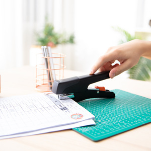 Deli Handheld Stapler 0358 12# Medium Sized For Student And Office Use - Product Image 3