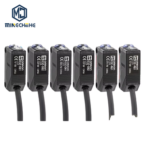 Sensor Fotoeléctrico de Reflexión Difusa E3Z-D61, Conector Compacto M12, Salida NPN para Equipos de Automatización, Empaquetado y Clasificación - Product Image 1