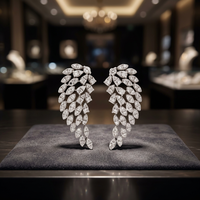Boucles d'oreilles clous Ailes d'ange sophistiquées en or 14K plaqué rhodium avec diamants naturels taille brillant 1,18 carat total pour mariage