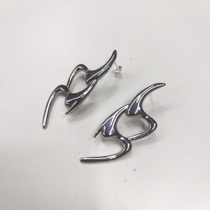 Nuovi Orecchini VAF in Acciaio Inossidabile a Forma di Scimitarra Doppia, Luna Curva Cava, Resistenti allo Sbiadimento - Product Image 3