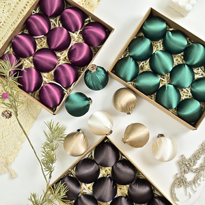 Nuevas Decoraciones Navideñas Colgantes de Bolas de Terciopelo Brillante, Adornos Festivos para Árbol de Navidad, XM0188S - Set de Regalo de Bolas de Satén - Product Image 4