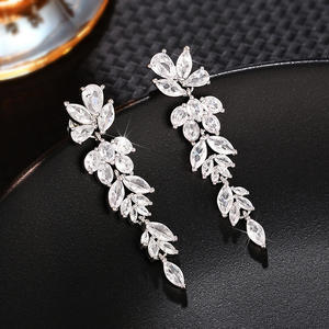 Pendientes de Cristal con Corte Marquesa en Oro Blanco, Diseño de Planta con Engaste de Garras, Joyería Romántica de Moda para Mujer - Product Image 5
