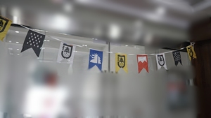 משולש מותאם אישית דגלים בונטינג עמיד עמיד למים פוליאסטר פרימיום עבור מפעל קישוטים חתונה - Product Image 2