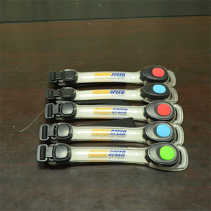 Banda LED ajustable para el brazo Correa impermeable intermitente para correr para todas las ocasiones-para la graduación <span class=keywords><strong>Acción</strong></span> <span class=keywords><strong>de</strong></span> <span class=keywords><strong>Gracias</strong></span> <span class=keywords><strong>Día</strong></span> <span class=keywords><strong>de</strong></span> San Valentín - Product Image 4