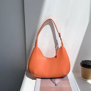 2025 nuevo bolso de hombro de cuero PU para mujer, bolso de media luna simple y versátil - Product Image 5