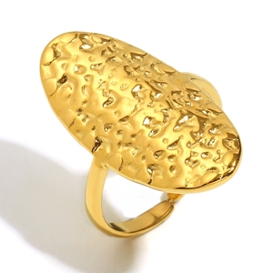Europeo americano unico motivo <span class=keywords><strong>martellato</strong></span> in acciaio inossidabile placcato oro 18K moda anelli ovale viso O Design per - Product Image 4