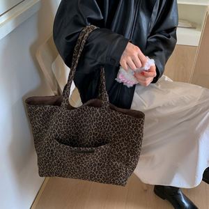 Sac fourre-tout à motif léopard grande capacité pour femme, idéal pour les voyages en extérieur – Offre spéciale - Product Image 5