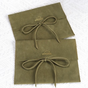 Bolsa de terciopelo verde con logotipo impreso personalizado, bolsa de regalo de gamuza sintética ecológica para joyería, bolsa de sobre de polvo de terciopelo - Product Image 2