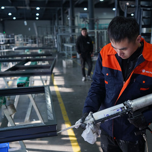 Finestra a Battente e Girevole in Alluminio a Taglio Termico con Triplo Vetro Basso Emissivo Stile Europeo per Casa Passiva Residenziale - Product Image 5