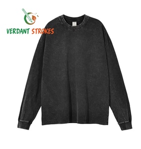 Verdant Strokes. Sudadera con capucha con texto impreso - Eslóganes o mensajes personalizados en varios tipos de fuente - Perfecta para campañas y causas sociales - Product Image 4