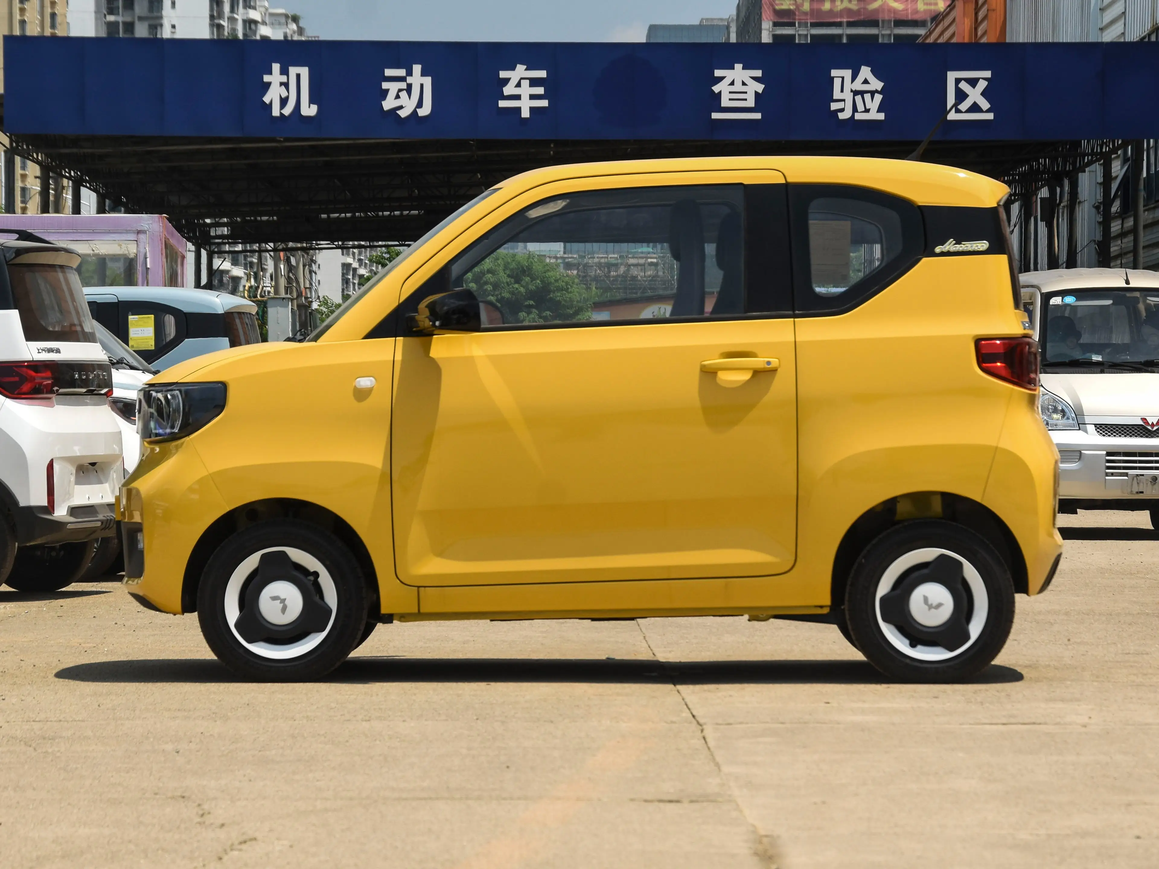 2023 Auto Brand New Hot Sale Powerful Adults Cheap Electric Car Wuling Hongguang Mini 4 Wheeler Electric Car