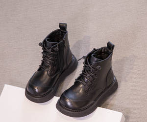 Vente en gros de bottes en cuir de vache véritable noir à semelle souple pour bébé, chaussures en cuir pour garçon et fille - Product Image 2