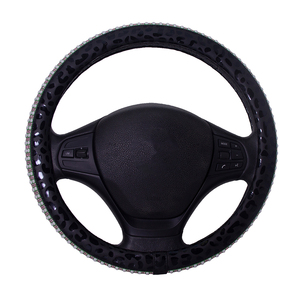 Housse de volant en cuir PU à poils courts, style minimaliste Air Space, entièrement ornée de cristaux et de perles, universelle toutes saisons - Product Image 3