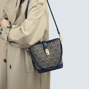 2025 New Style <b>Women's</b> Bag Shoulder Carry Classic Floral Pattern Bag with <b>Large</b> Capacity <b>for</b> Commuting and Crossbody Use - Product Image 2