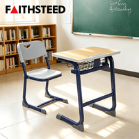 Ensemble bureau et chaise d'étudiant en métal de style nordique avec panneau de confidentialité, dossier perforé moderne, mobilier scolaire