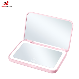 Miroir de Maquillage LED Portable de Voyage Pliant Grossissant avec Interrupteur Tactile de Luxe GZ RTS Commande Mixte en Gros - Product Image 1