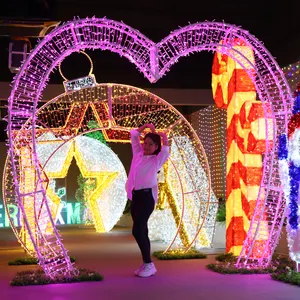 公園用のカスタマイズされた大型LEDハートアーチモチーフランプライト風景アプリケーション用の新しい結婚式とクリスマスの装飾