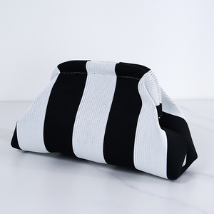 Nuevo Bolso Clutch de Gran Capacidad para Mujer, Tejido en 3D, Moderno, con Rayas, Versátil, de Poliéster, para Cosméticos - Product Image 2