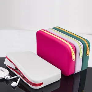 Nuevo diseño de bolsa de cosméticos de silicona de viaje con logotipo personalizado, bolsa pequeña cuadrada de silicona para maquillaje, organizador de brochas