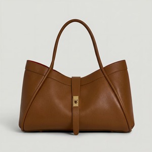 Sac de soirée en cuir de créateur pour femme de qualité supérieure avec chaîne, idéal pour les mariages, les fêtes et les événements spéciaux, disponible à un prix abordable - Product Image 1