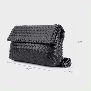 Guangzhou Fabricant Dames Vintage Pur Cuir Tissé Chaîne Aisselle Sacs À Bandoulière <span class=keywords><strong>Pas</strong></span> <span class=keywords><strong>Cher</strong></span> Femmes Chic Personal Sacs À <span class=keywords><strong>Main</strong></span> Petit - Product Image 4