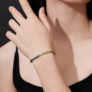 สร้อยข้อมือเทนนิสสีรุ้งเงิน 925 ประดับแซฟไฟร์หลากสีทรงวงรีแบบหนามเตย เครื่องประดับสำหรับผู้หญิงสวมใส่ทุกวันแบบคลาสสิก - Product Image 3