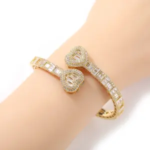 2023 nuovo braccialetto con fibbia a molla impermeabile senza dissolvenza geometrico diamante tendenza Moissanite Baguette acciaio inossidabile bracciale a cuore