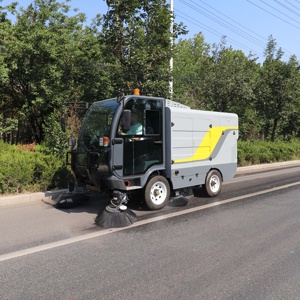 Balayeuse de voirie électrique à quatre roues avec aspiration haute pression, balayeuse de <span class=keywords><strong>sol</strong></span>, <span class=keywords><strong>balai</strong></span> motorisé, alimentée par batterie, bac à poussière de 240 L - Product Image 2