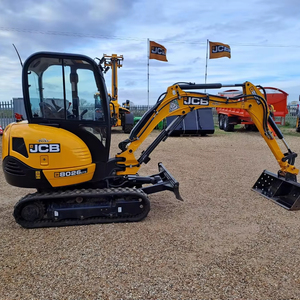 Excavadora hidráulica de 2.6 toneladas con giro de cola cero, modelo 8026 CTS de la marca JCB, diseño compacto para construcción y paisajismo. - Product Image 1