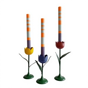 Ensemble de 3 bougeoirs en acier en forme de tulipe, design floral coloré, décoration d'intérieur - Product Image 3