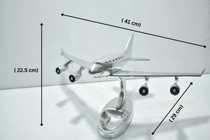 Suministro al por mayor de adornos decorativos de mesa con forma de avión, chapados en plata, de diseño, para exhibición en vitrinas y decoración de interiores, en venta - Product Image 6